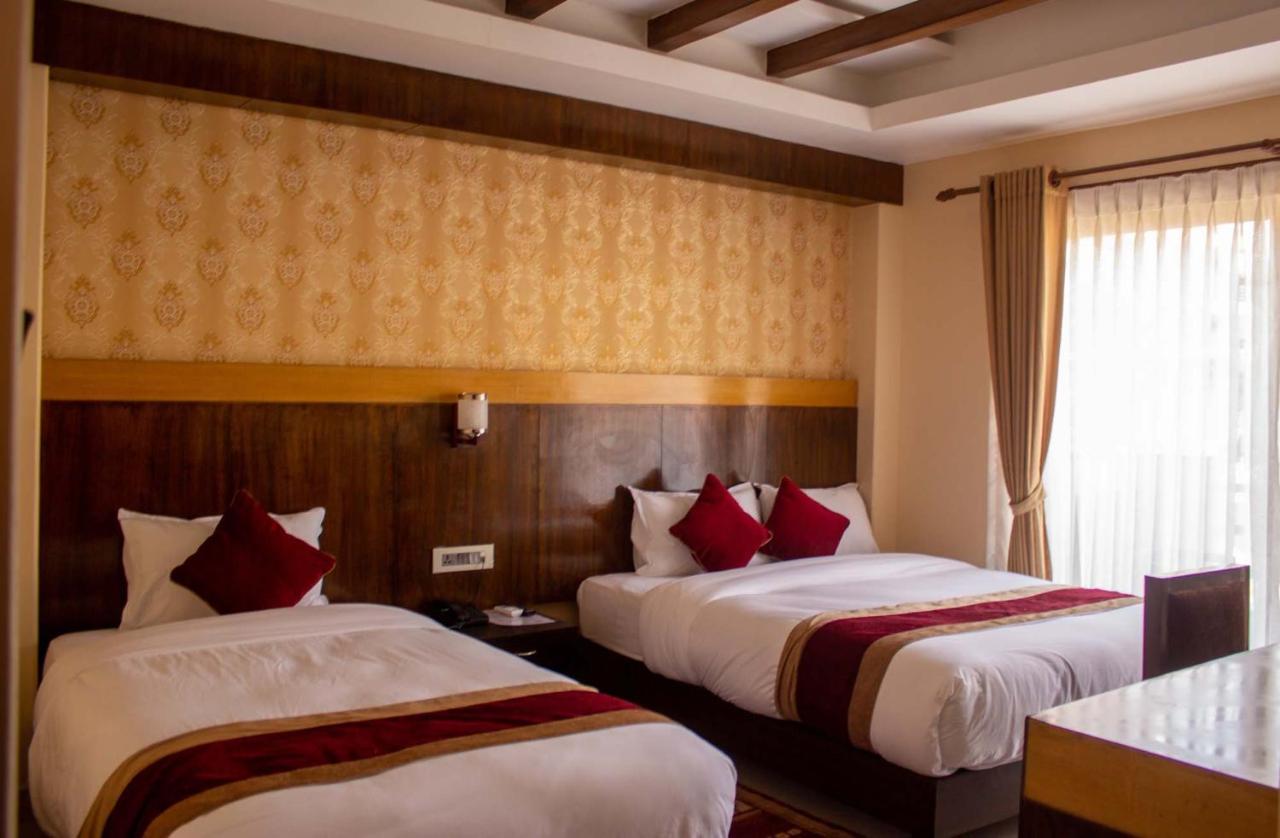 Hotel Silverline Pokhara Extérieur photo