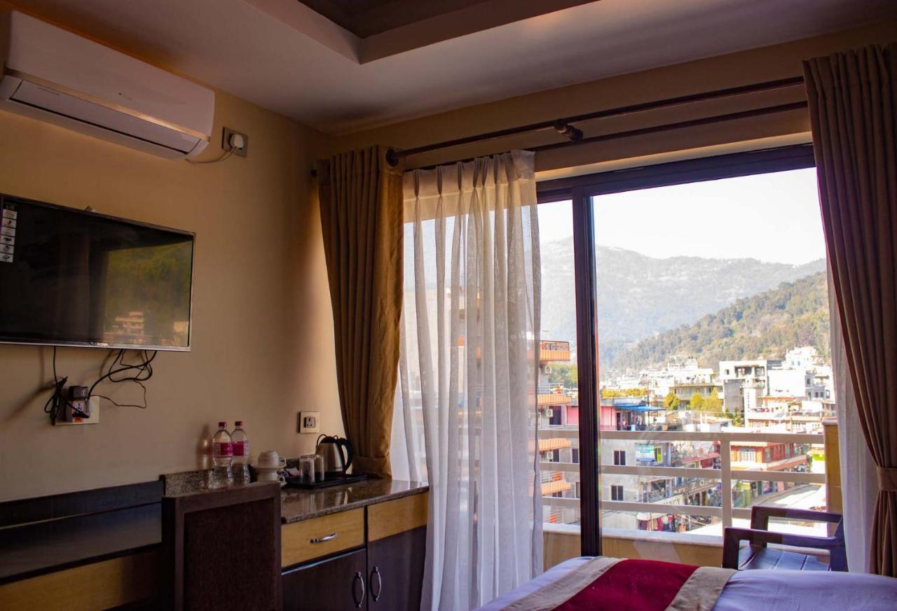 Hotel Silverline Pokhara Extérieur photo