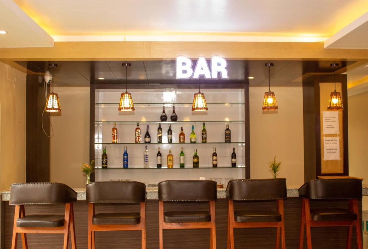 Hotel Silverline Pokhara Extérieur photo