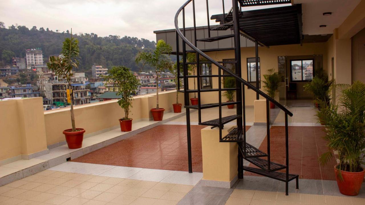 Hotel Silverline Pokhara Extérieur photo