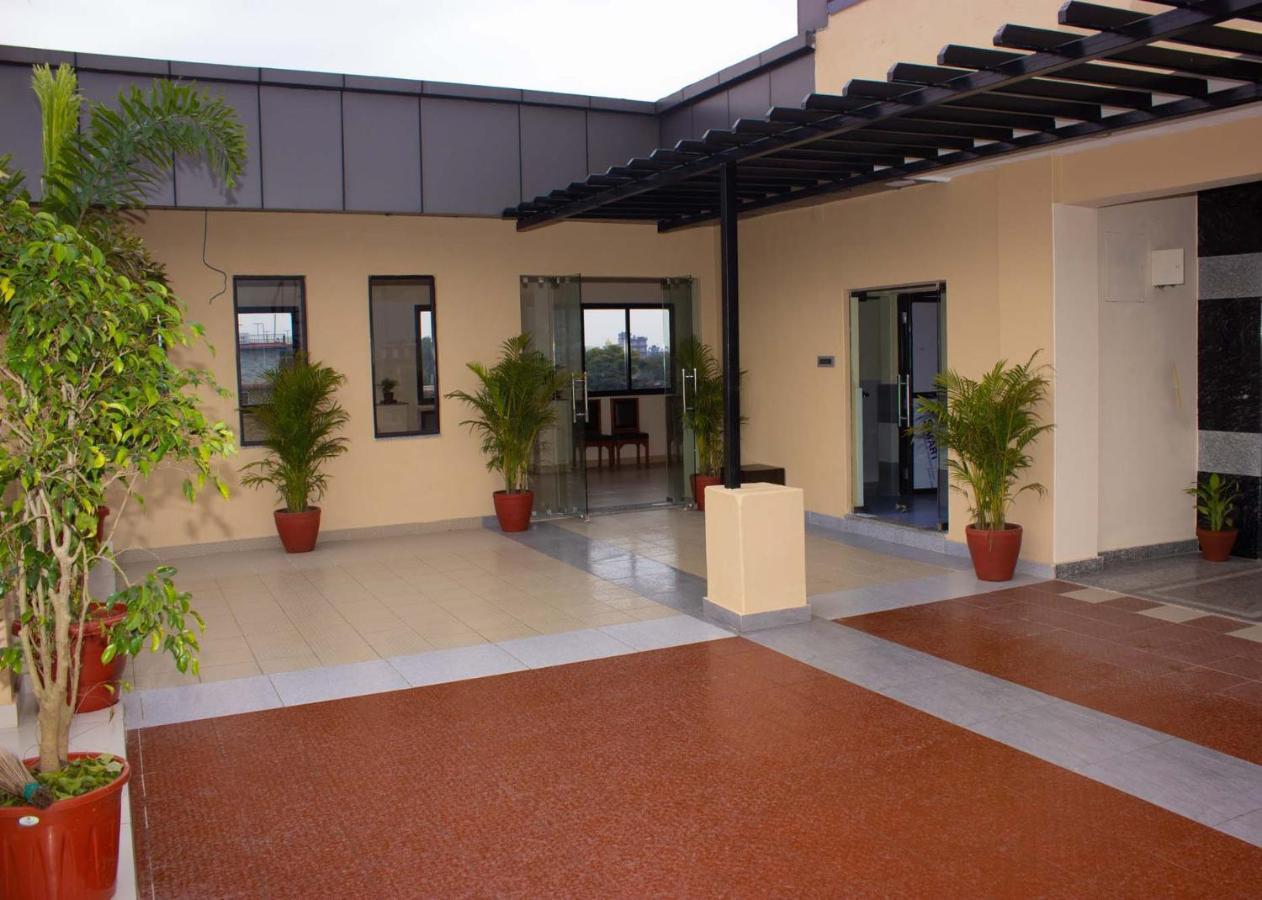 Hotel Silverline Pokhara Extérieur photo
