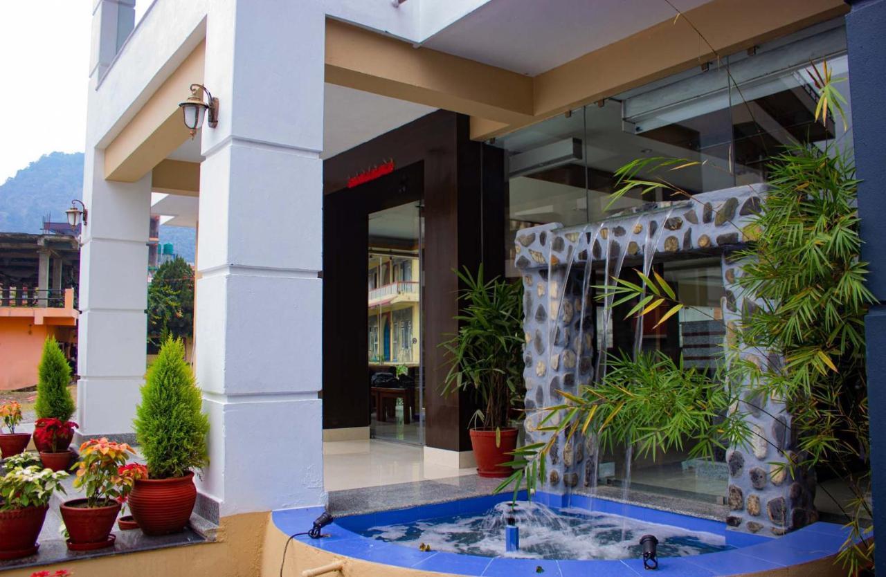 Hotel Silverline Pokhara Extérieur photo