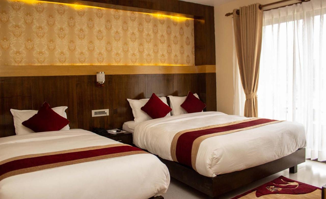 Hotel Silverline Pokhara Extérieur photo