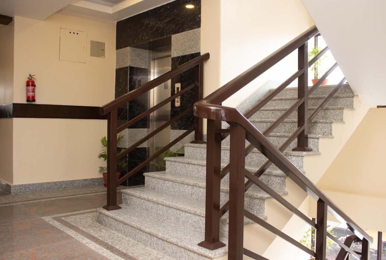 Hotel Silverline Pokhara Extérieur photo