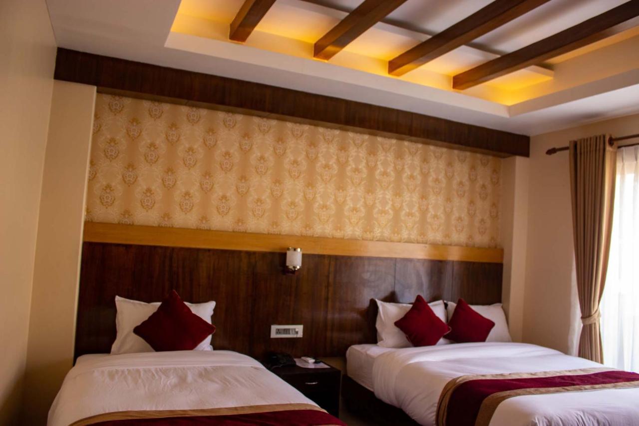Hotel Silverline Pokhara Extérieur photo