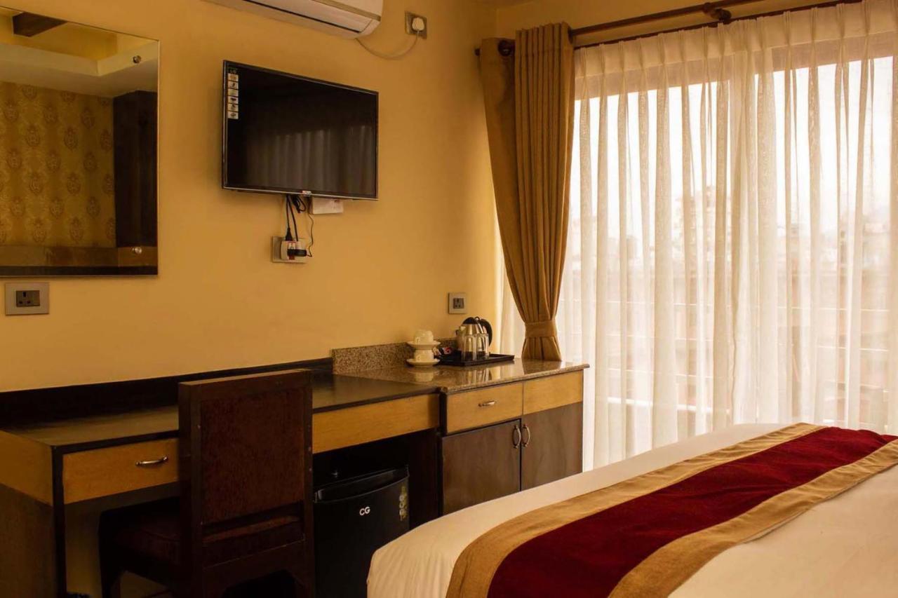 Hotel Silverline Pokhara Extérieur photo