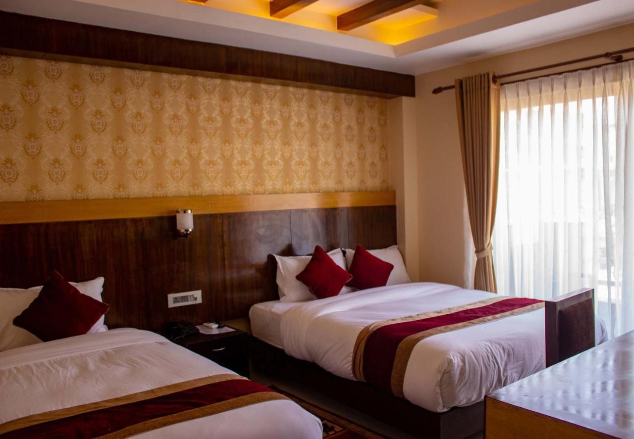 Hotel Silverline Pokhara Extérieur photo
